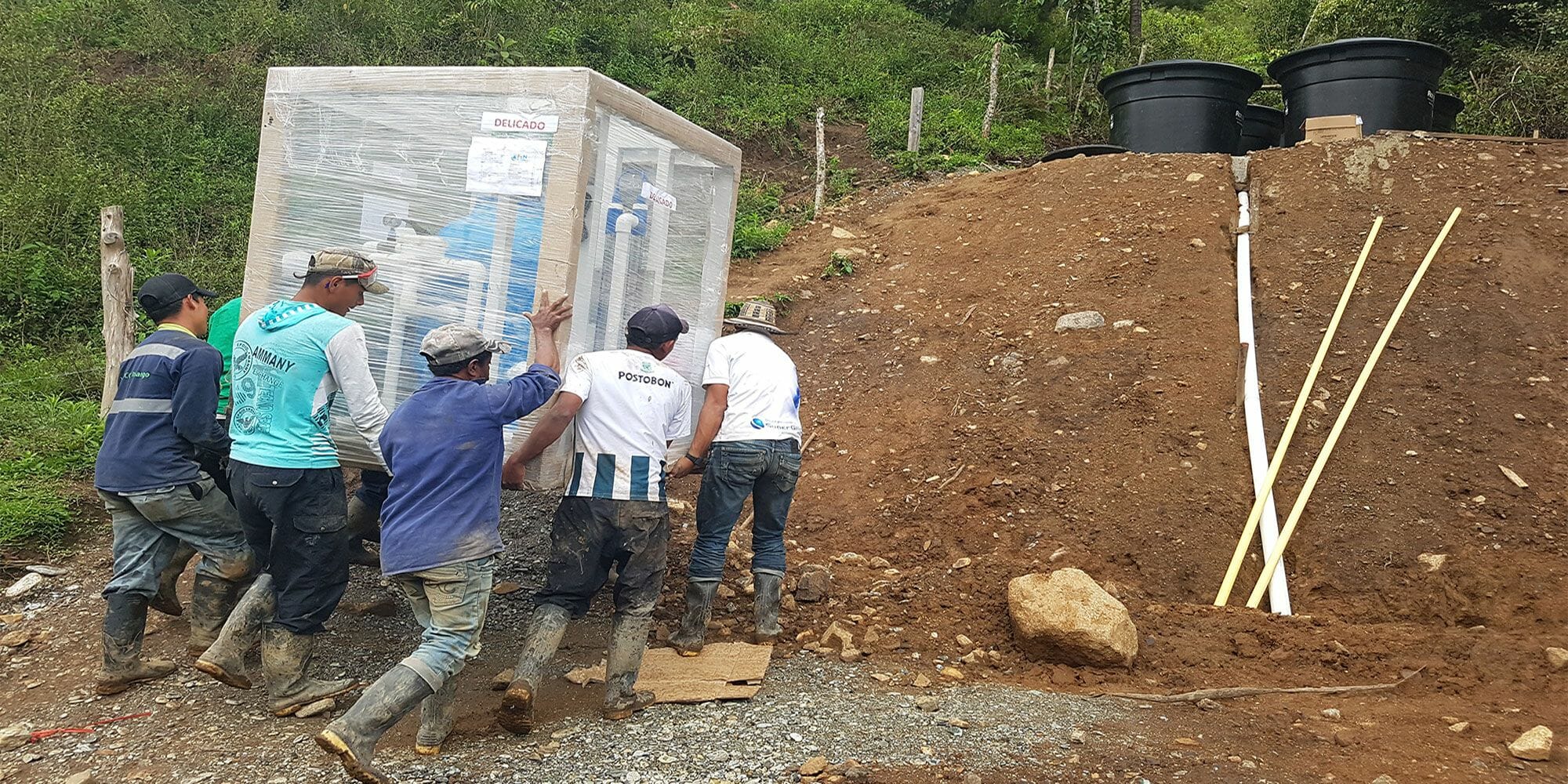 Instalación de planta potabilizadora en campo