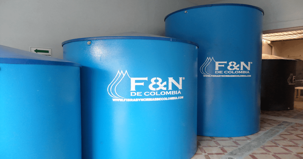 Tanques verticales de almacenamiento de agua